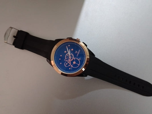 Men’s Golden Dial Strap Watch – Luxury Meets Style